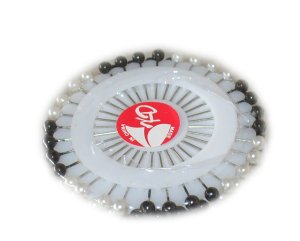 Black & white pearl pins